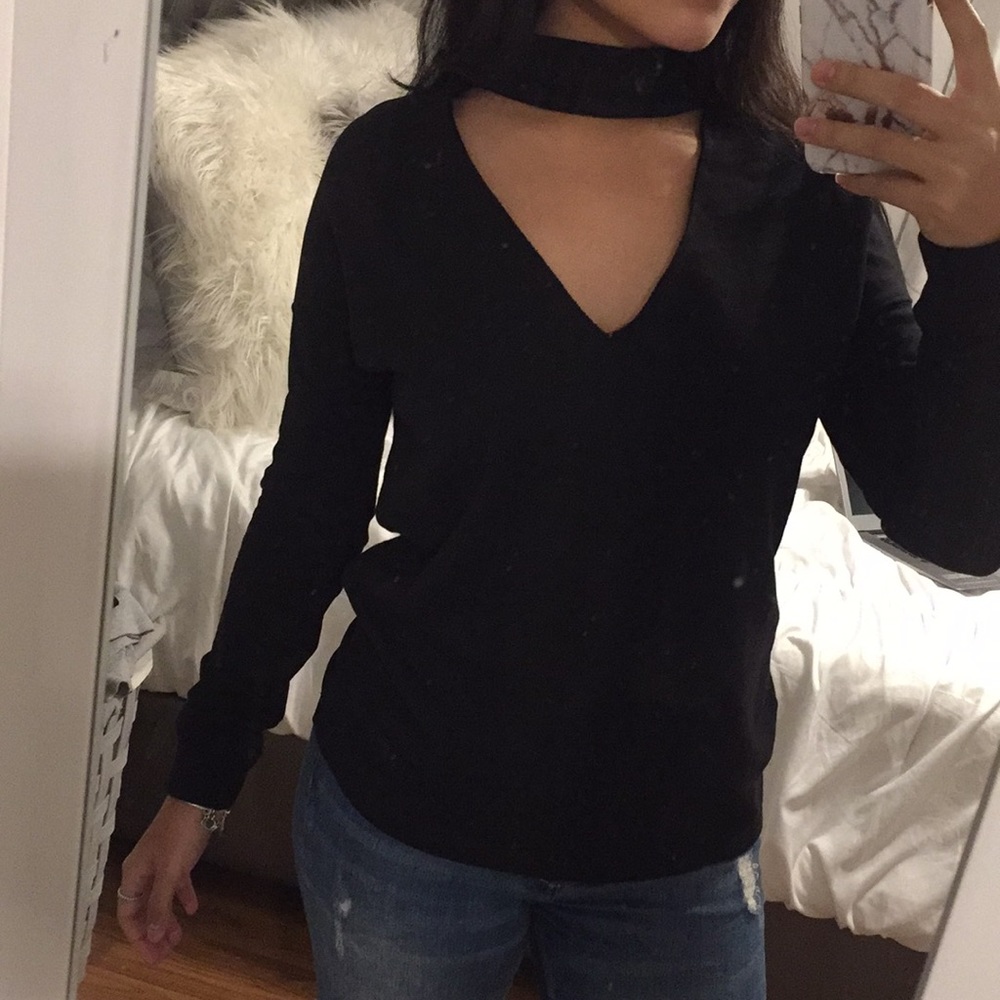 Black sweater w/ choker